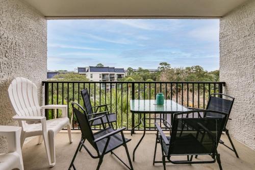Steps to Sand! Retreat w/ 2 Pools in Hilton Head photo 16