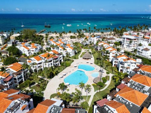 Stunning Beachfront 3-BDR Apartment. STM L202