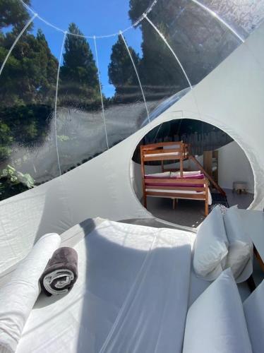a room with a bed and a bench and a window at KAZ INSOLITE in Saint-Louis