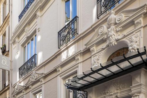 Paris j'Adore Hotel & Spa — Property building
