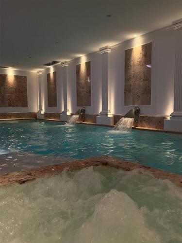 Paris j'Adore Hotel & Spa — Pool view