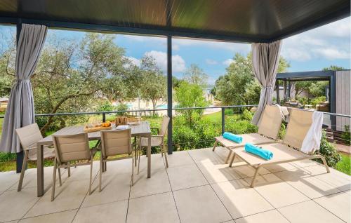 Stunning Home In Novigrad With Swimming Pool