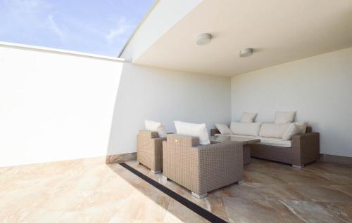 1 Bedroom Stunning Apartment In Medulin