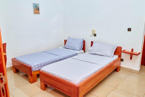 AbomeyにあるChez Sabineの部屋にツインベッドが2台