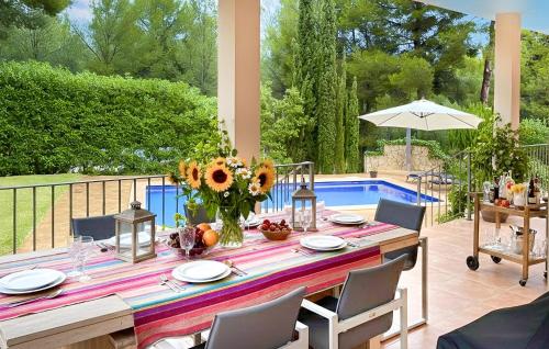 a table with a vase of sunflowers on it at Villa Rondo in Costa de la Calma