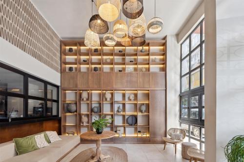 Anise Aluma Athens, Tapestry Collection by Hilton