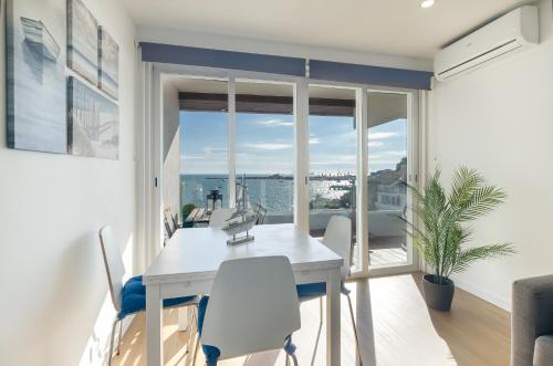 Casa dos Cotas - Amazing Seaside Apartment with Balcony