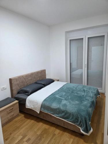 a bedroom with a large bed and a window at Zara in Bar