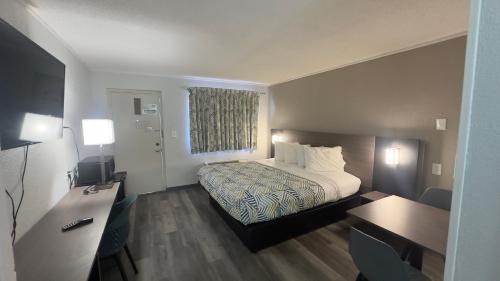 Llit o llits en una habitació de Western Ohio Inn Botkins