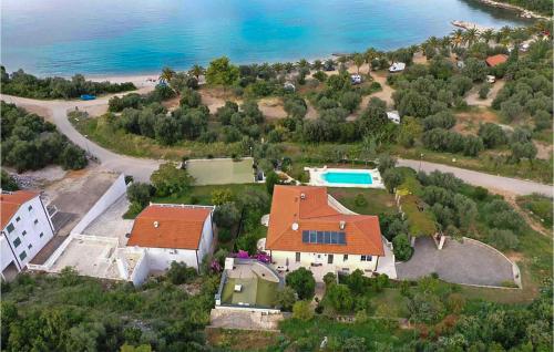 Gorgeous Apartment In Trpanj With Lake View