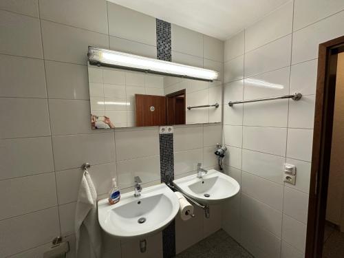 Et badeværelse på Hotel Ditzingen