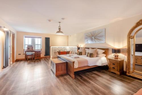 a bedroom with a large bed and a mirror at 3 Bed in Brampton oc-p34636 in Brampton