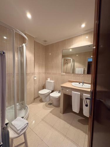 O baie la Hotel Rompeolas