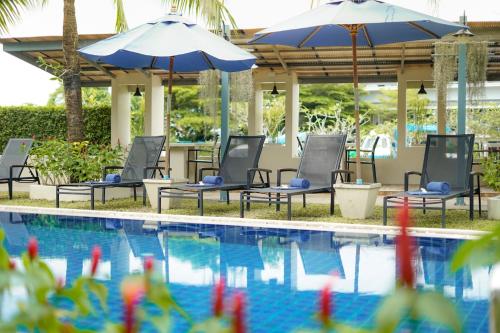 Baseinas apgyvendinimo įstaigoje Impress Resort arba netoliese