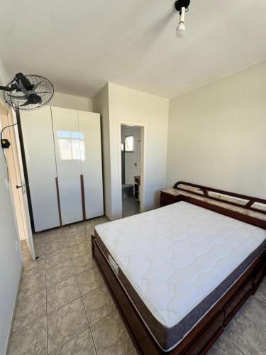 a bedroom with a large bed in a room at Apartamento Praiana 303 in Guarapari