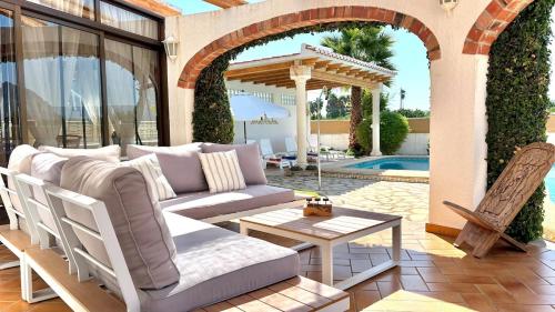 Villa de charme avec piscine privée face à la mer