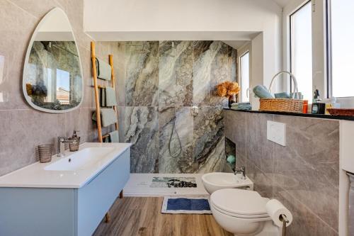 a bathroom with a toilet and a sink at Mansarda in pieno centro in Savona