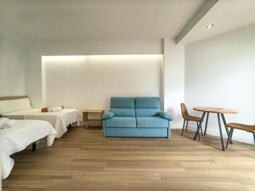 Skol 129 - Bright Renovated Beachfront Studio