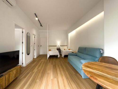 Skol 129 - Bright Renovated Beachfront Studio