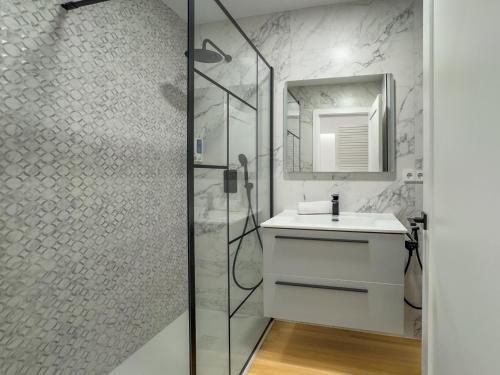Skol 129 - Bright Renovated Beachfront Studio