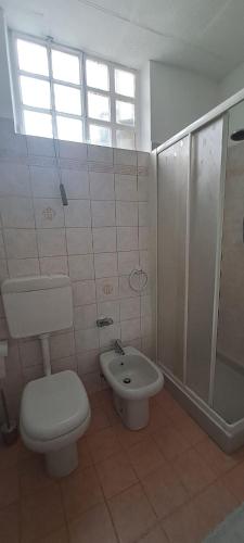 a bathroom with a toilet and a sink and a shower at La casetta di Marilena in Bindo