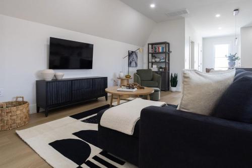 a living room with a couch and a table at Excellence by Urooms Apartments Near NYC and Newark Airport with Parking in Elizabeth