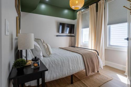 a bedroom with a bed and a table with a lamp at Excellence by Urooms Apartments Near NYC and Newark Airport with Parking in Elizabeth