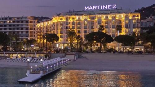 Premium 80sqm Apartment Opposite Martinez, Steps from Congress Center photo 12