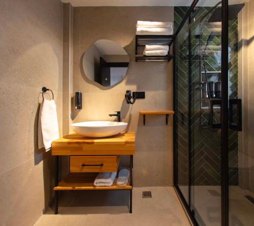 a bathroom with a sink and a shower at Rubis Villa Bungalov in Elmalık