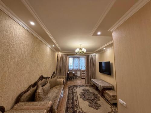 Cozy 50m Apt with AC 10 Mins to Center and Republic Square