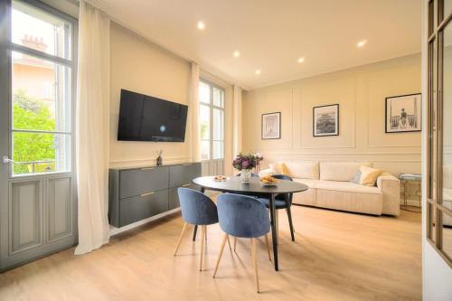 Marigold - 2 Bed 2 bath - AC - 8 min from Palais