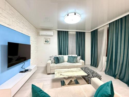 Premium Luxury apartment in City Center, By Malibu Park , Top location with Open Balcony