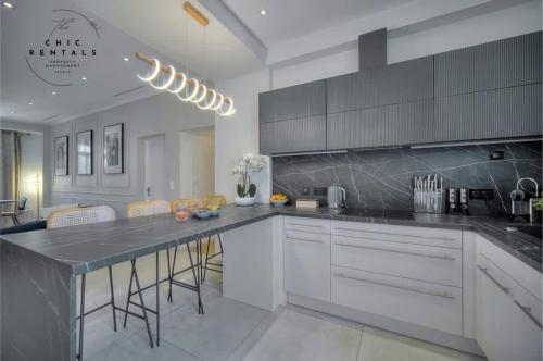 Grace - Luxurious 4beds-4baths next to Palais