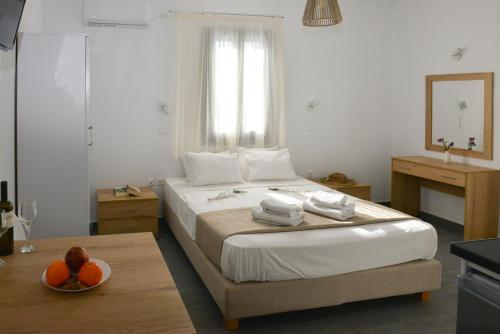 a bedroom with a bed and a bowl of fruit on a table at Agros Estate in Plaka