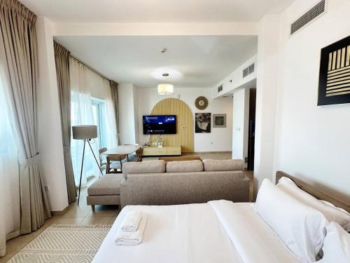 preatoni tower 1 BHK in JLT By petals Holiday Homes