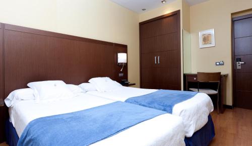 Cama o camas de una habitación en Hostal Astoria
