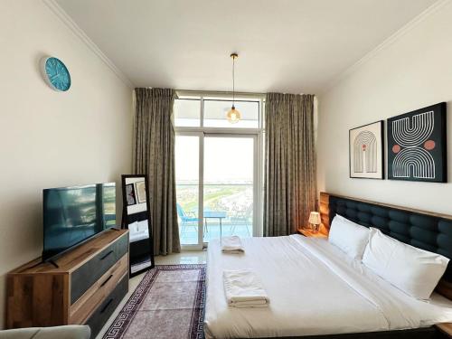Cozy Studio Retreat in Damac Hills