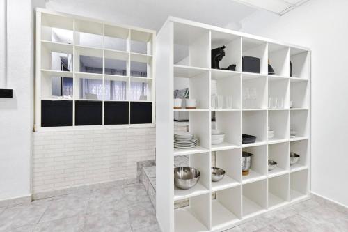 Modern Coastal Apartment Newly Renovated WiFi A.C