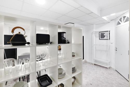 Modern Coastal Apartment Newly Renovated WiFi A.C