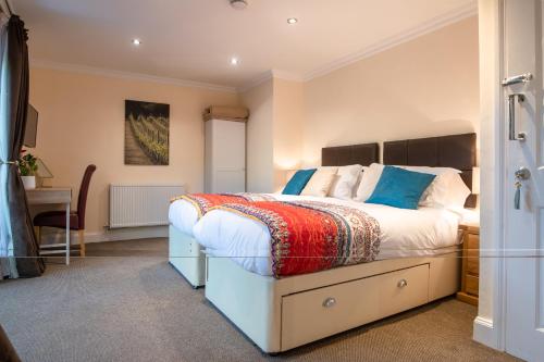 a bedroom with a bed and a desk in it at Terlingham Lane Cottage in Folkestone