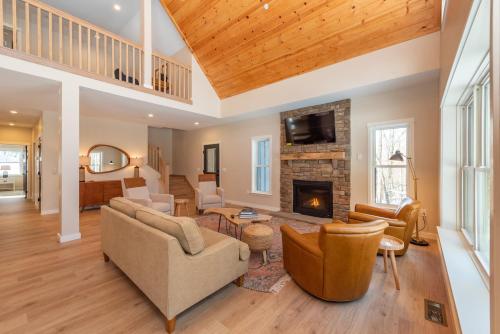 a living room filled with furniture and a fireplace at Afterglow by Railey Vacations in Oakland