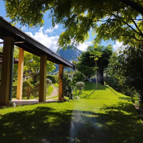 a garden with a pavilion and a field of grass at Rancho Ca Fé - Casa Rural in Brazópolis