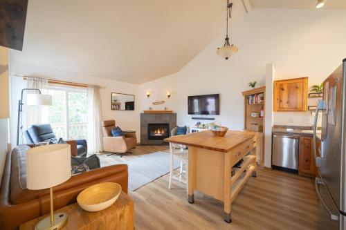 a kitchen and living room with a table and a couch at Tolovana 6 in Cannon Beach