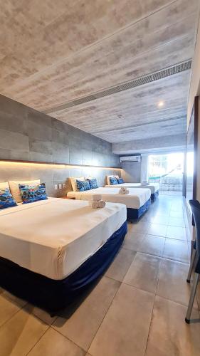 a bedroom with two beds in a room at GoldMen Vila do Mar Natal in Natal