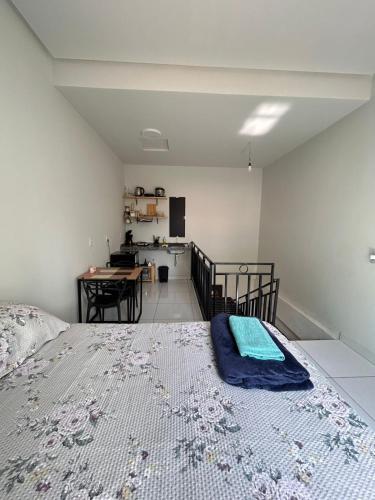 a bedroom with a large bed and a kitchen at Casa Lima in Imperatriz