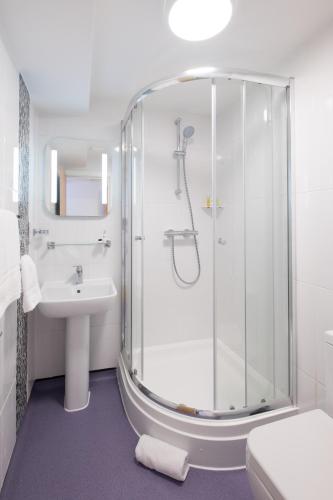 Signature Hotel Londonにあるバスルーム