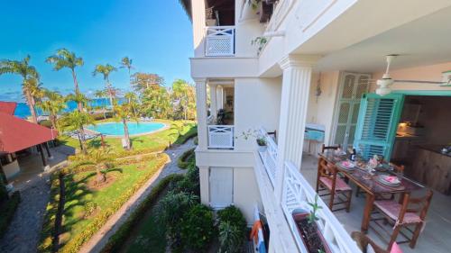 La Dolce Vita Beachfront Apt 9