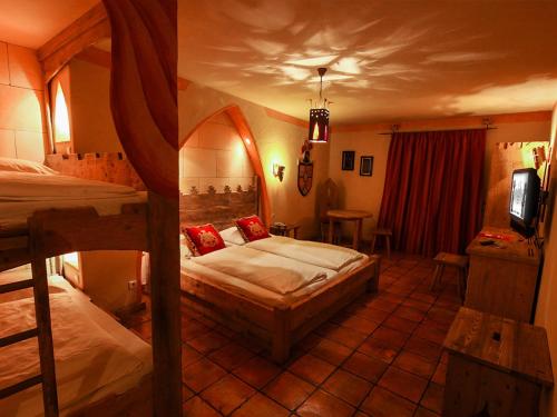 Phòng tại 4-Sterne Burghotel Castillo Alcazar, Europa-Park Freizeitpark & Erlebnis-Resort