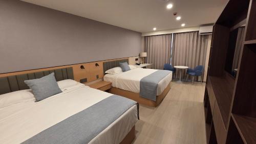 Plaza Court Hotel