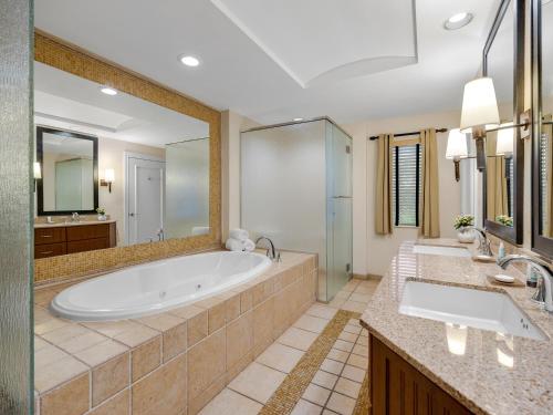 a large bathroom with a tub and two sinks at Hyatt Vacation Club at Coconut Cove in Bonita Shores